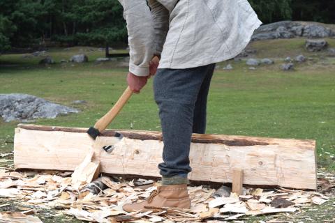 Making planks using viking and medieval reconstructed tools at Gunnes gård, Upplands-Väsby, Sweden